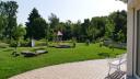 Blick von der Kiga-Terrasse in den Garten des Haus der Kinder im Spessart
